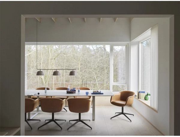 Jak wybrać krzesła konferencyjne? Na co zwrócić uwagę?