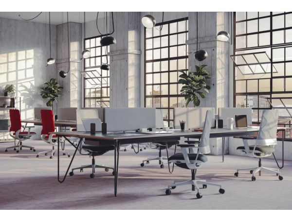 Krzesła biurowe z siatką vs tapicerowane - co wybrać? Przykłady foteli