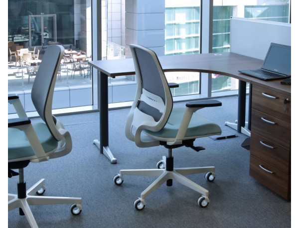 Mechanizmy krzeseł biurowych - co oznaczają i jak wpływają na komfort?